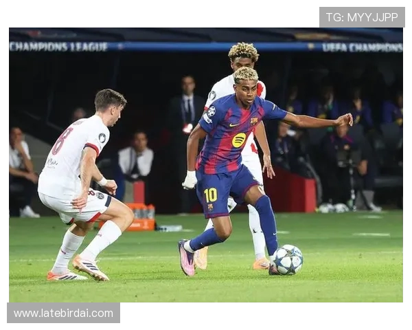 甘伯杯巴萨半场大爆发费尔明梅开二度亚马尔拉菲尼亚建功暂4比0领先科莫